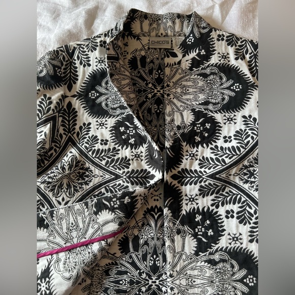 Chico's Black and White Baroque Blazer Size M. Classic. - Picture 4 of 6